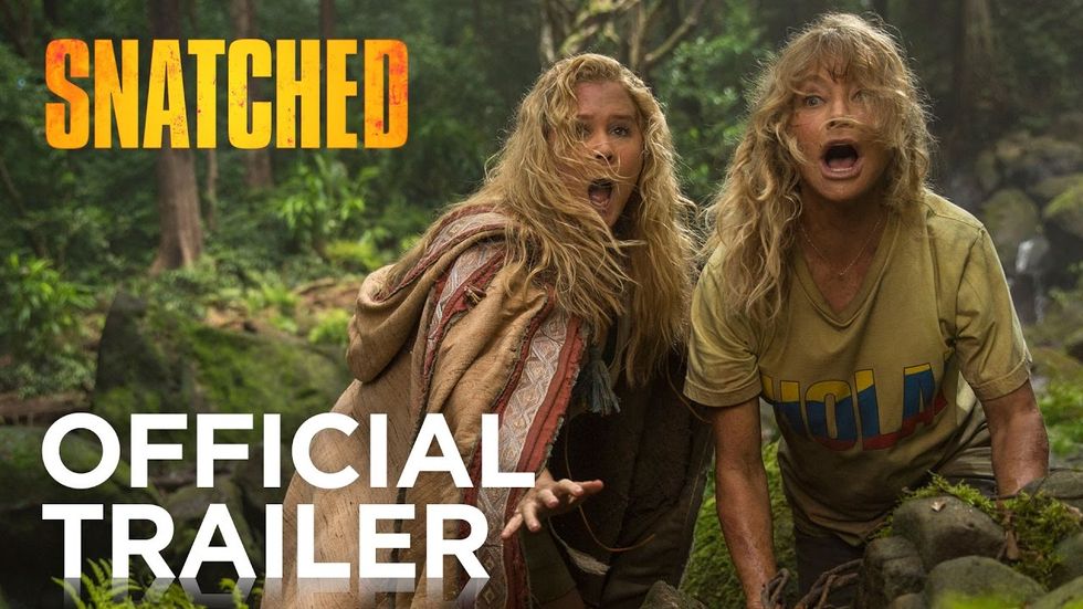 Blondes have more fun: Snatched delivers dumb laughs in the best possible way