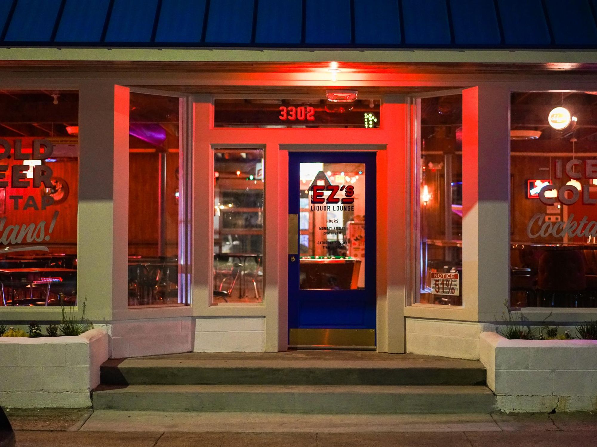 EZ's Liquor Lounge exterior