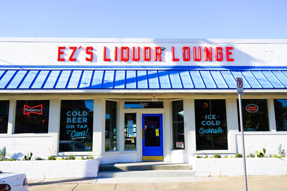 EZ's Liquor Lounge exterior