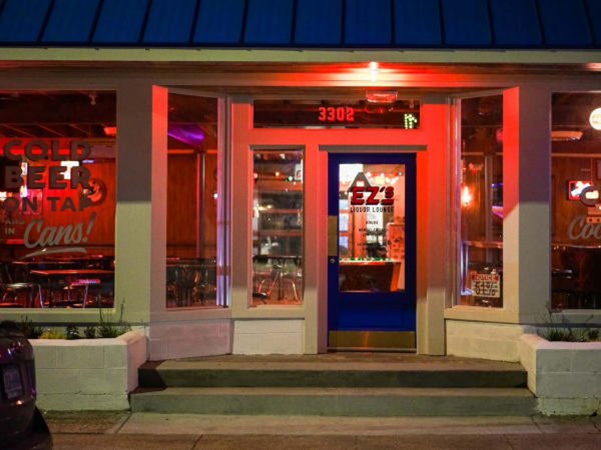 EZ's Liquor Lounge exterior
