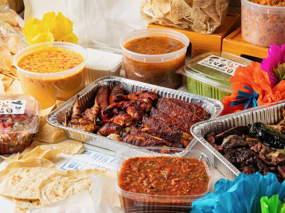 FajitaDelivery.com food spread Arnaldo Richards Picos