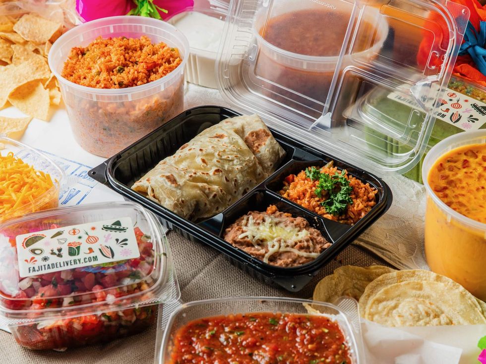 FajitaDelivery.com food spread Arnaldo Richards Picos