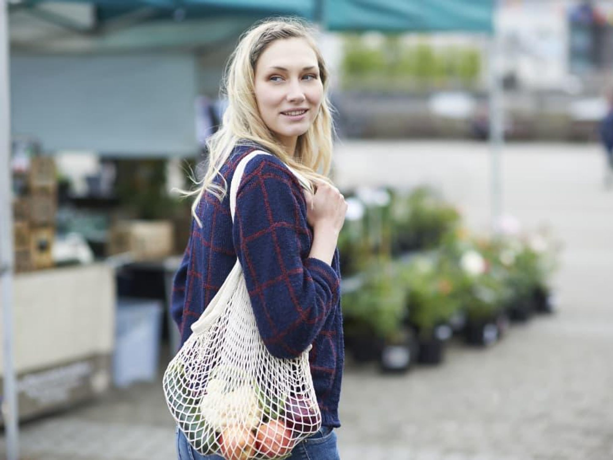 farmers market woman shopping