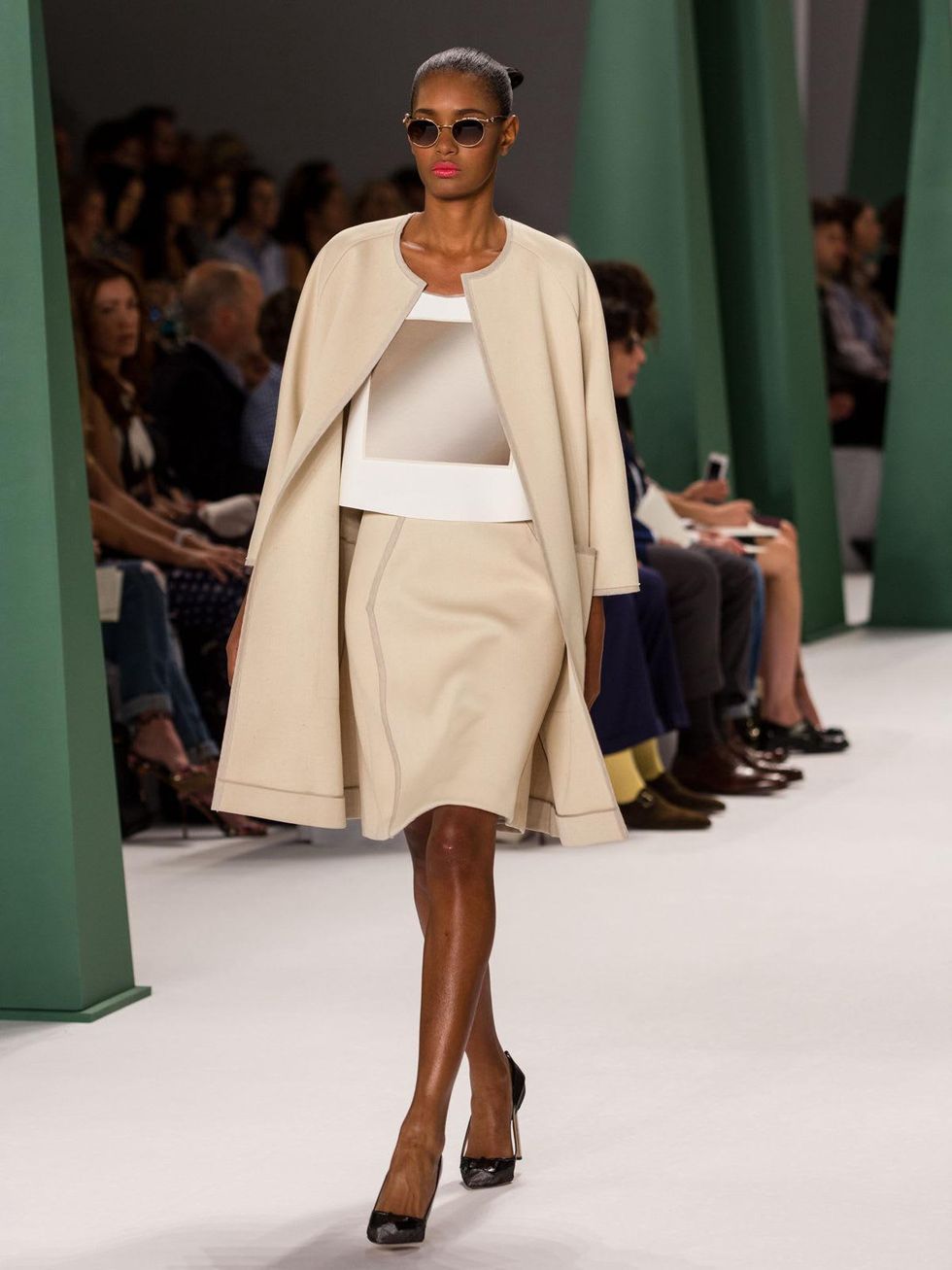 Fashion Week spring 2015 Carolina Herrera beige