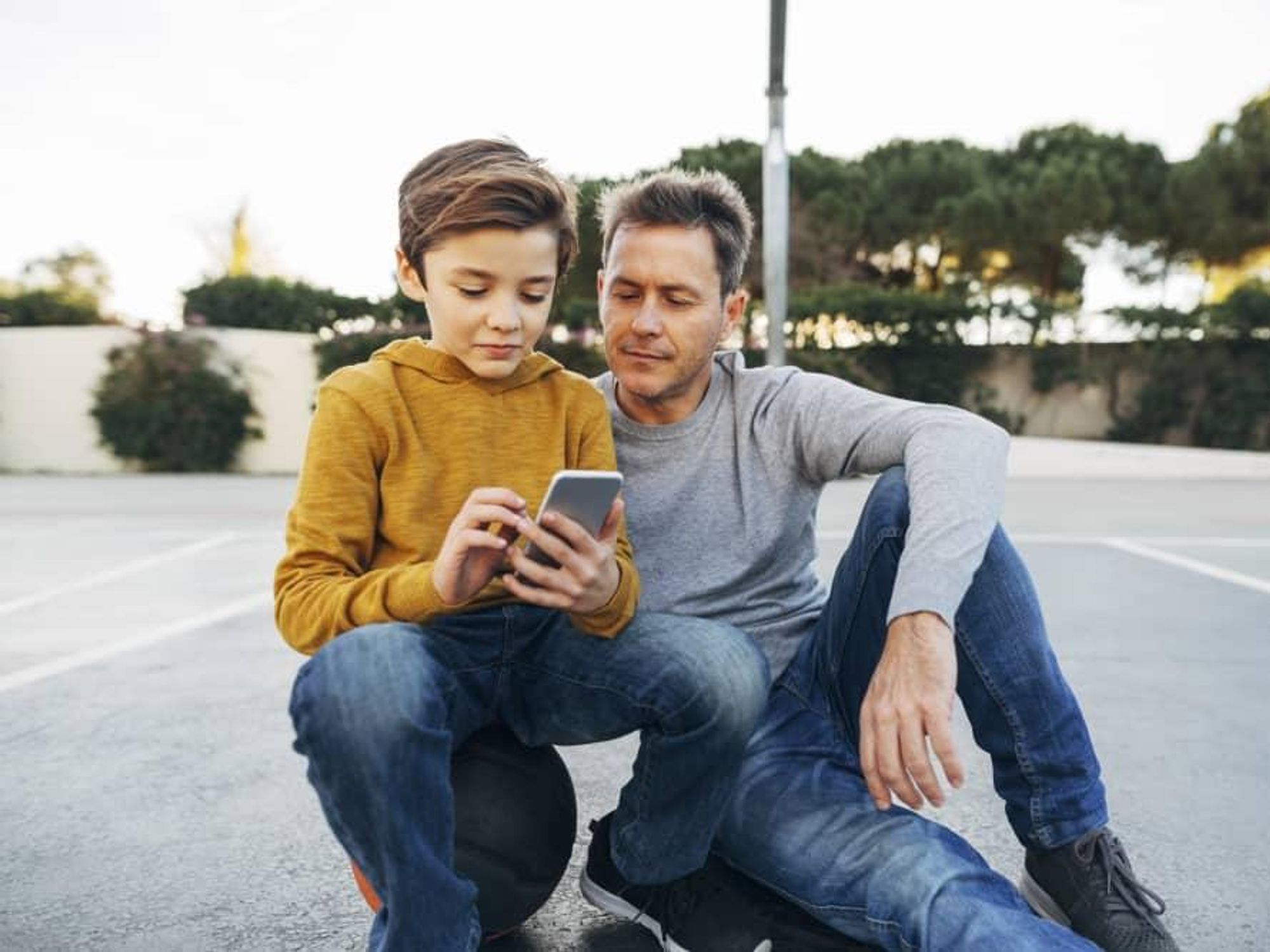 father dad kid child cell phone school