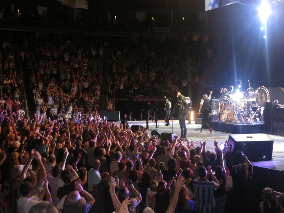 Fleetwood Mac acknowledges audience at Toyota Center June 2013