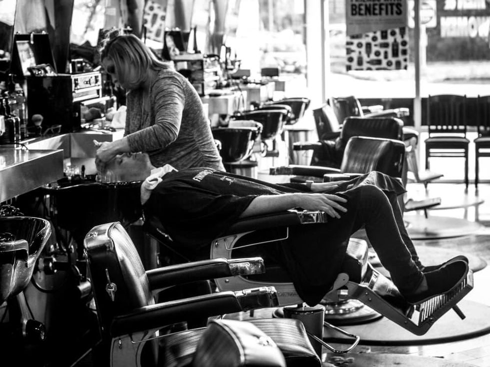 Floyd's Barber Shop massage and shampoo service