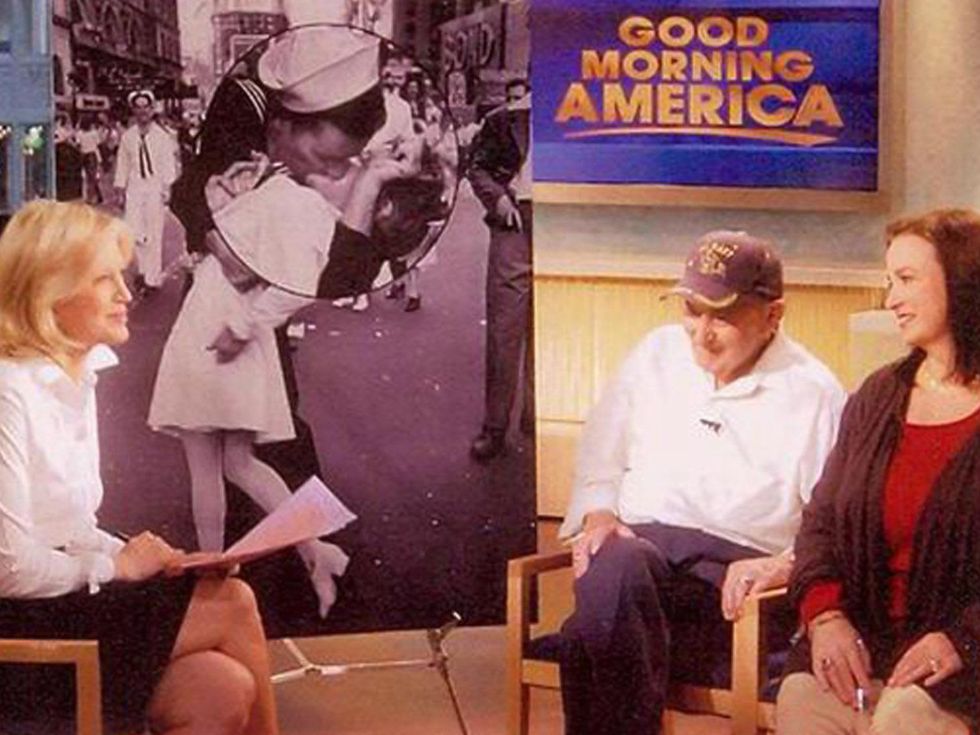 forensic artist, Lois Gibson, March 2013, Lois Gibson and Kissing Sailor on Good Morning America