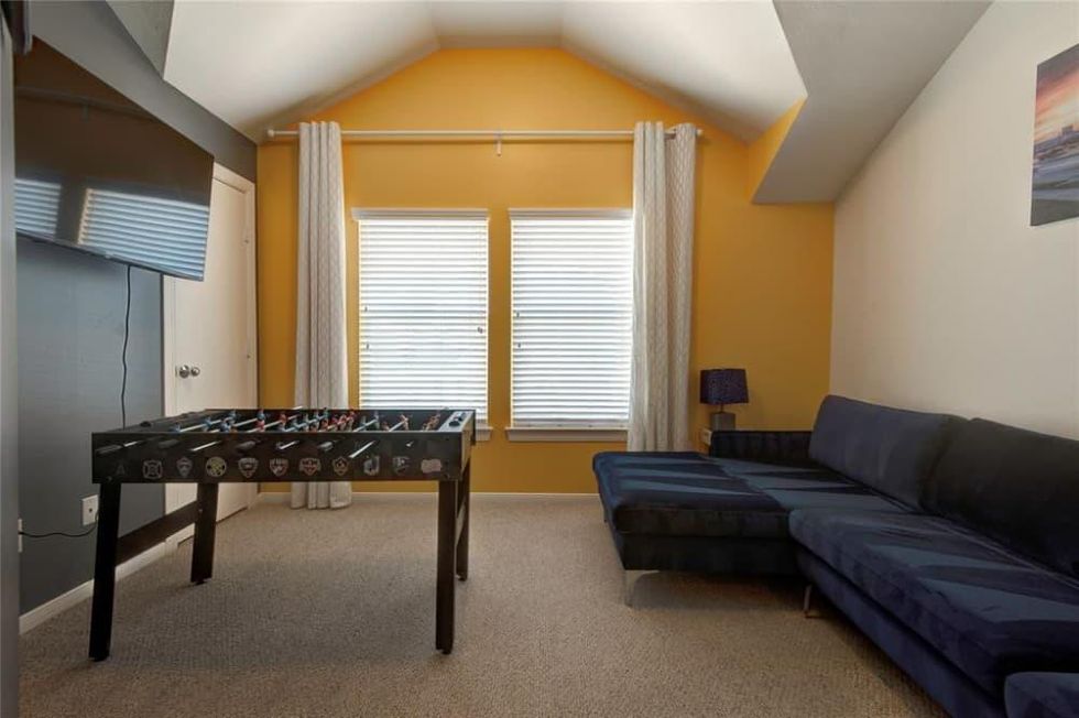 Friends townhouse 1706 Bevis