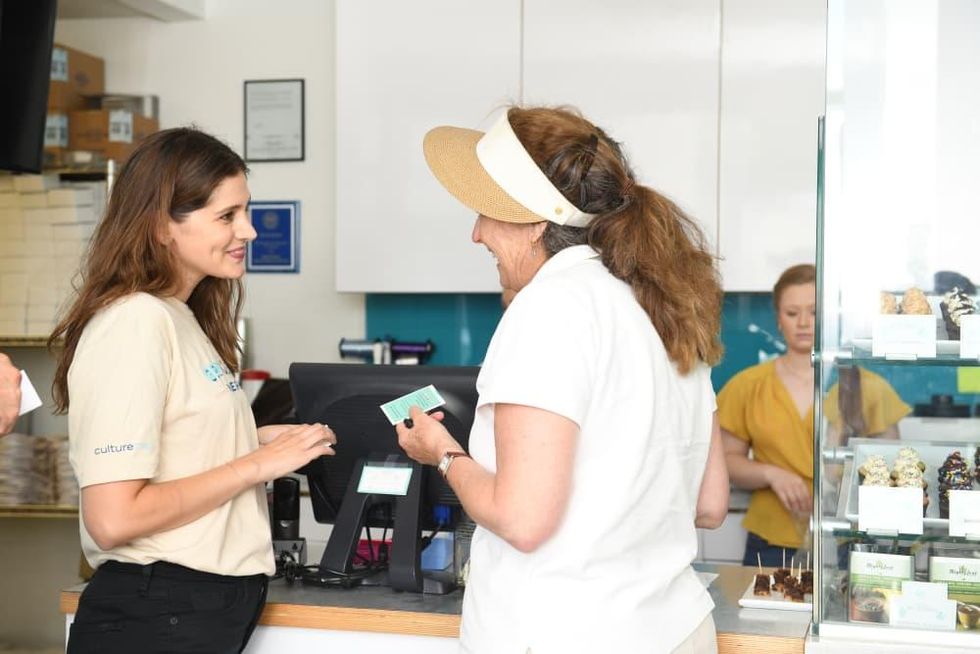 Frost it Forward giving