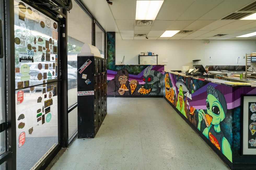 Galaxy Pizza interior
