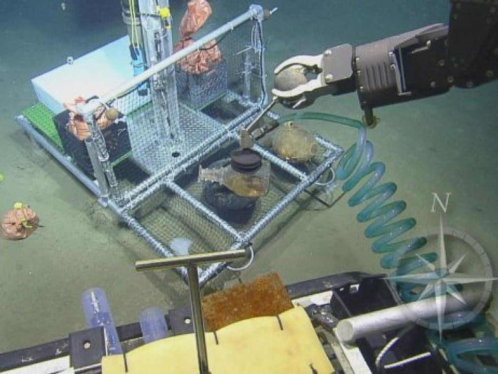 Galveston shipwreck discovery July 2013 moving artifacts to elevato