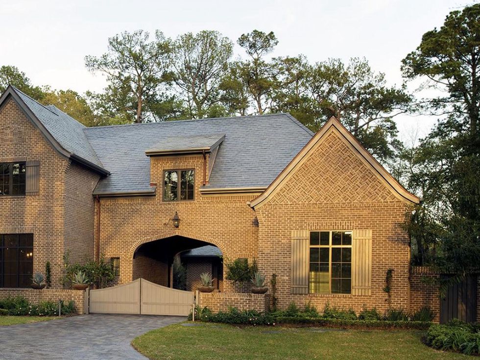 GARAGE On the Market 622 Saddlewood April 2014