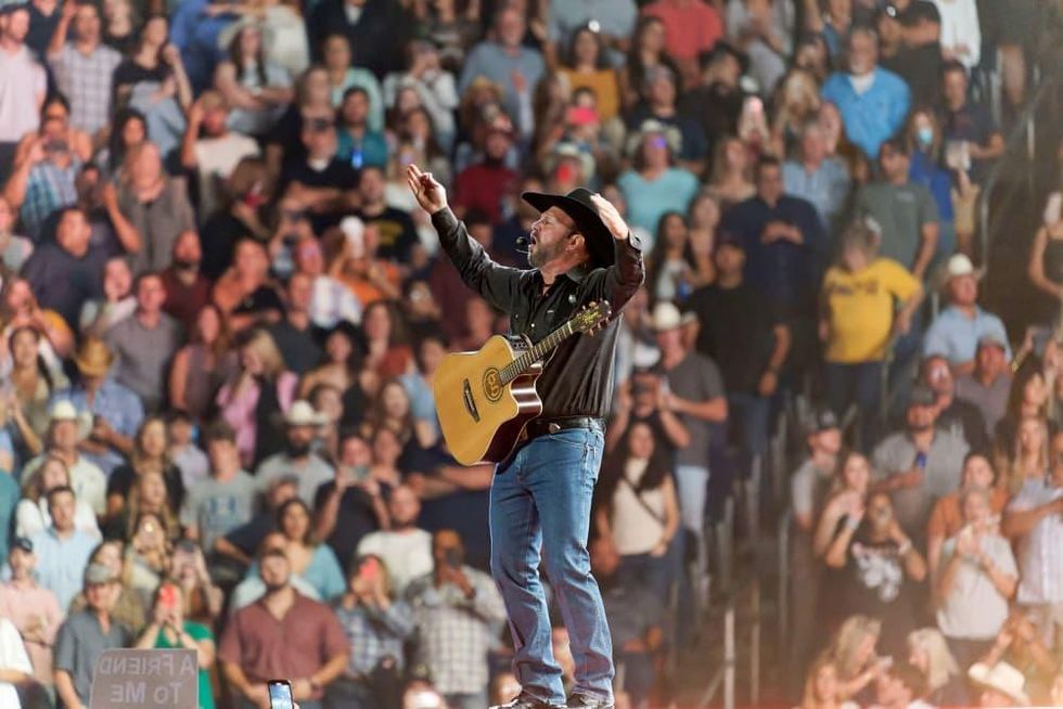 Garth Brooks electrifies sellout NRG crowd with 2 hours of hits, double  encore, and surprise Trisha Yearwood appearance - CultureMap Houston