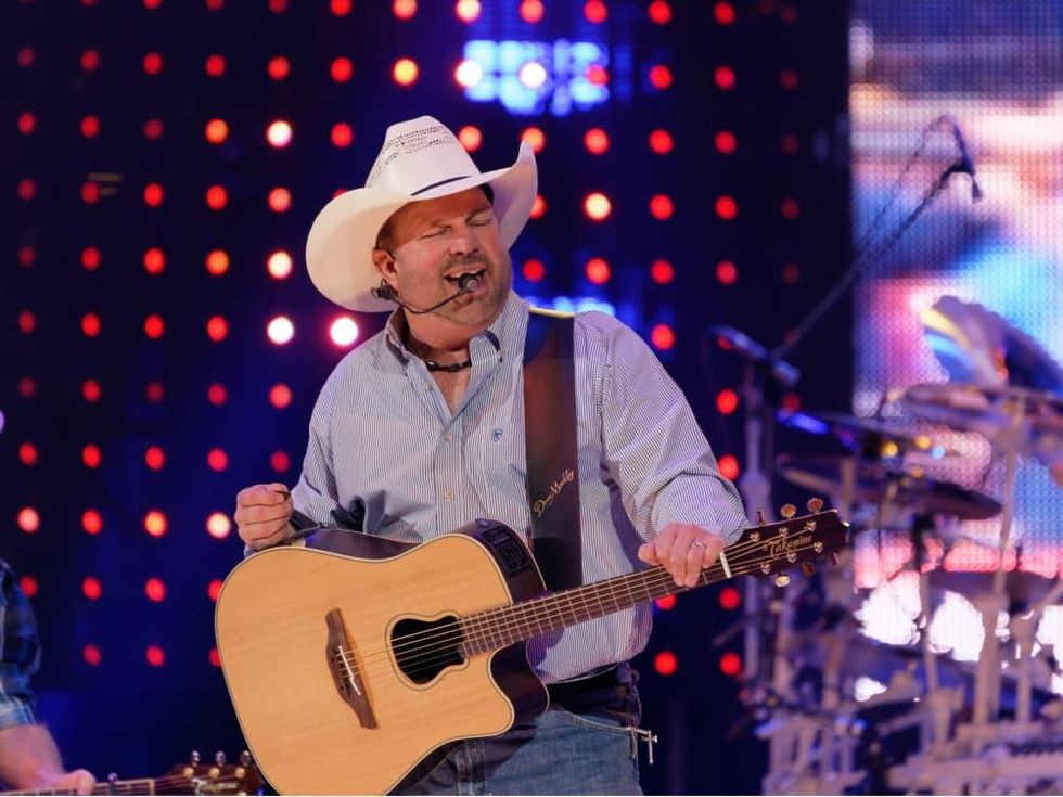 Garth Brooks takes fans to high places in epic RodeoHouston return -  CultureMap Houston