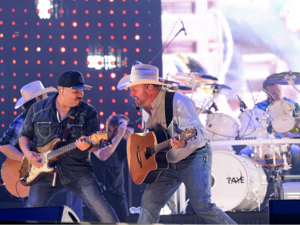 Garth Brooks takes fans to high places in epic RodeoHouston return ...