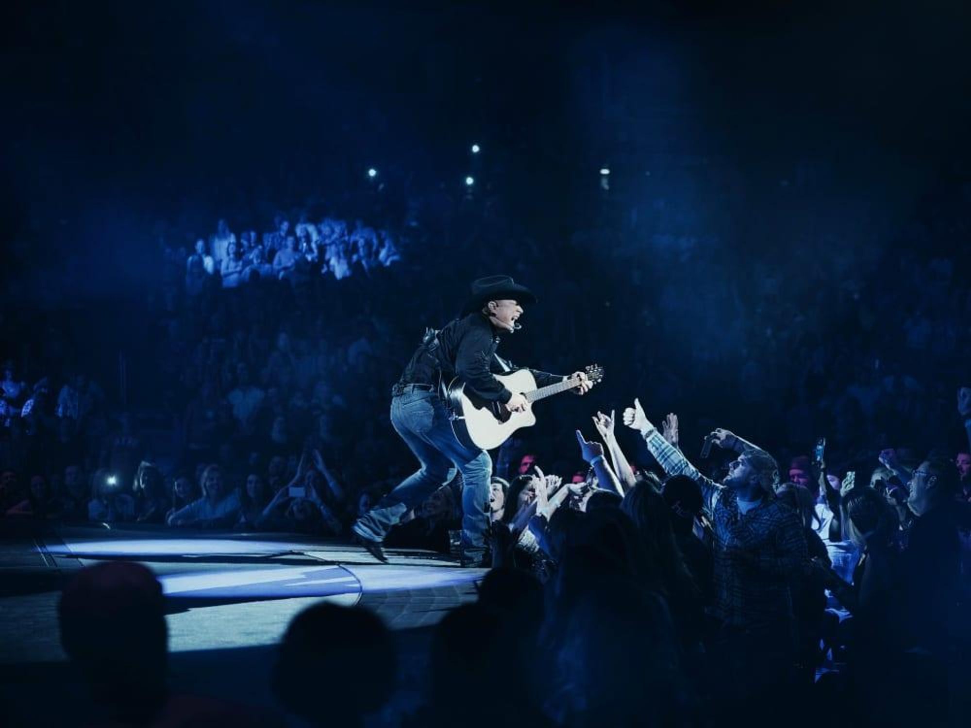 Garth Brooks Rodeo Houston closing show approved shot