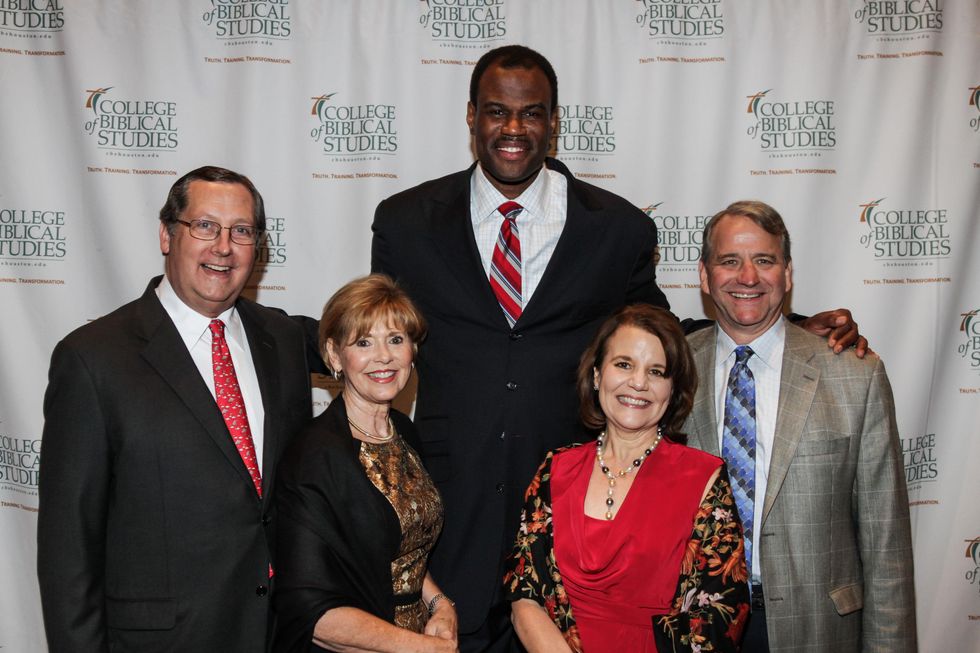 Gene and Linda Dewhurst, from left, David Robinson and Patti and Tom Owens at the College of Biblical Studies Rising Star Dinner May 2014
