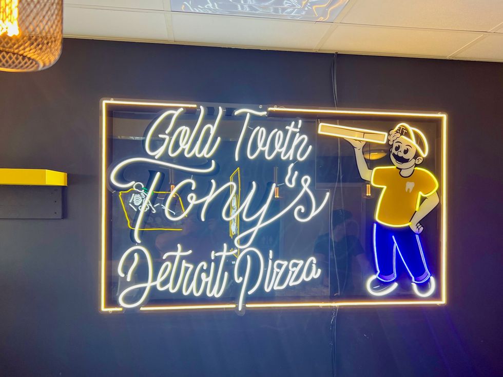 Gold Tooth Tony's neon sign