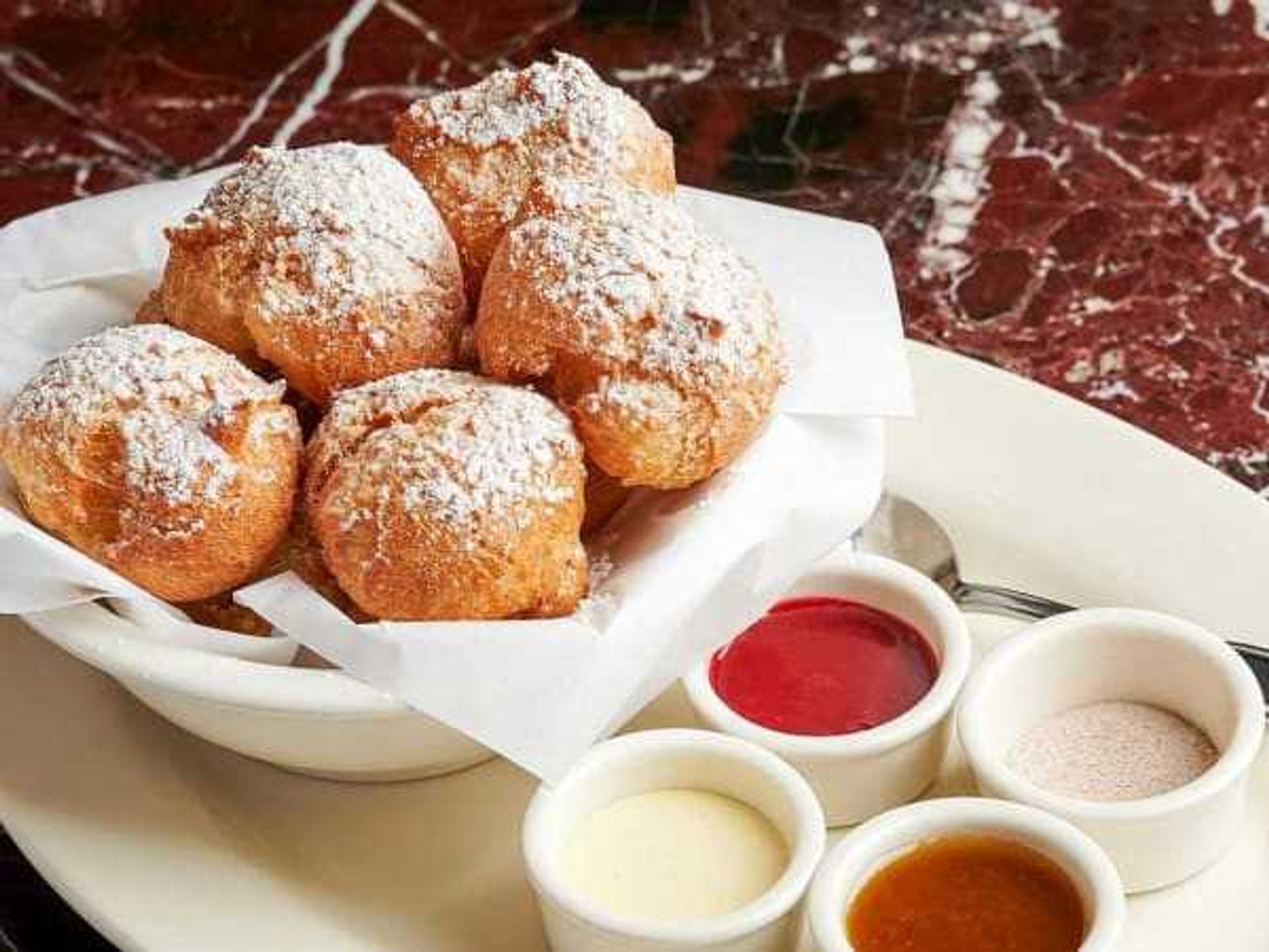 Grand Lux Cafe beignets