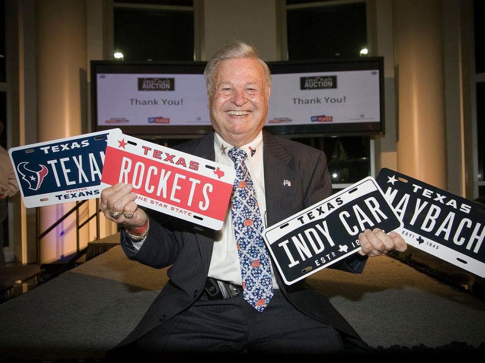 Car dealer spends a record 25,000 on a vanity license plate in order