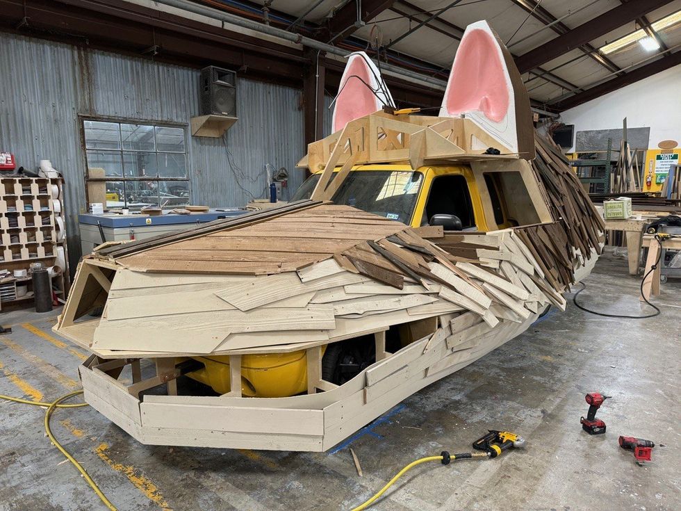 Great Wolf Lodge art car construction