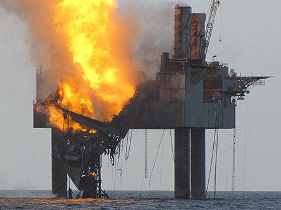 Gulf of Mexico gas rig explosion in flames July 2013