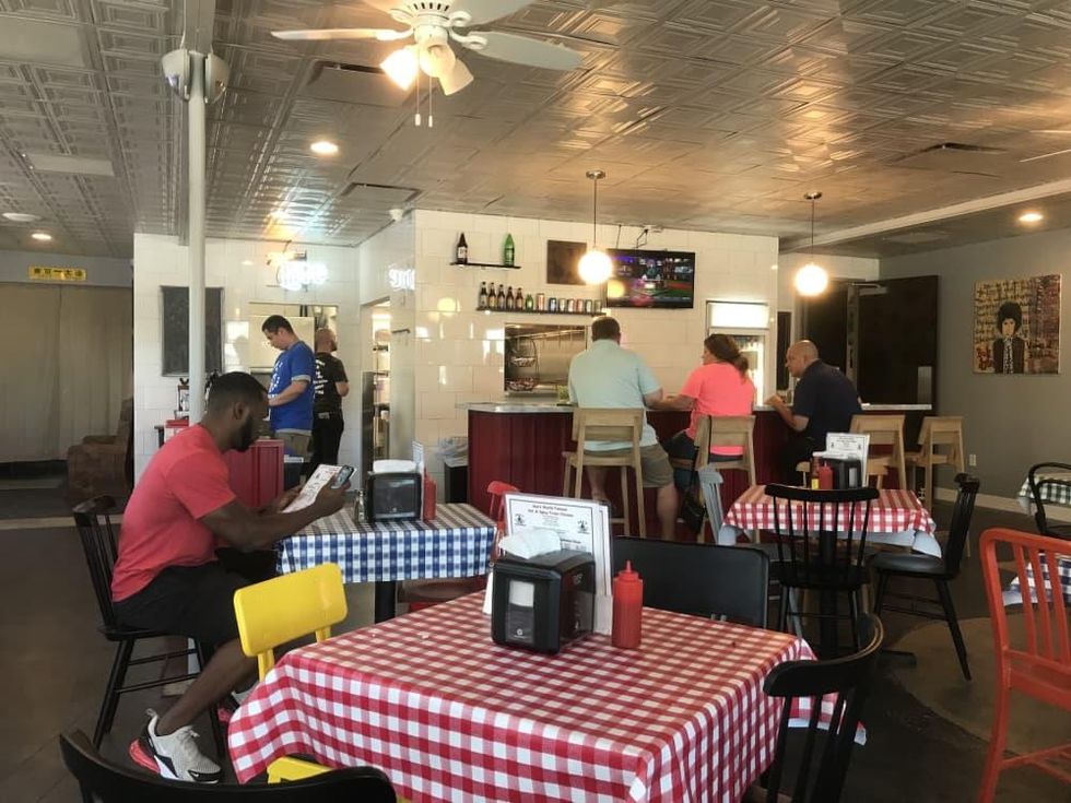 Gus's fried chicken dining room