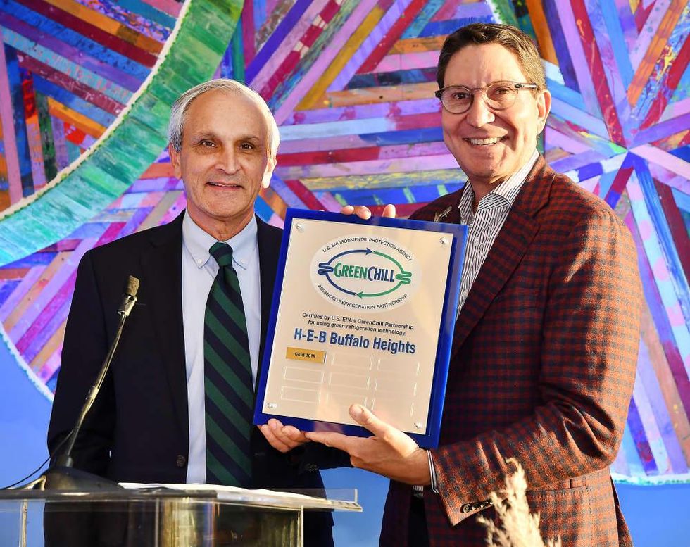 H-E-B Buffalo Heights Houston Ken McQueen, EPA Administrator South Central Region and Scott McClelland, President, H-E-B Food & Drug