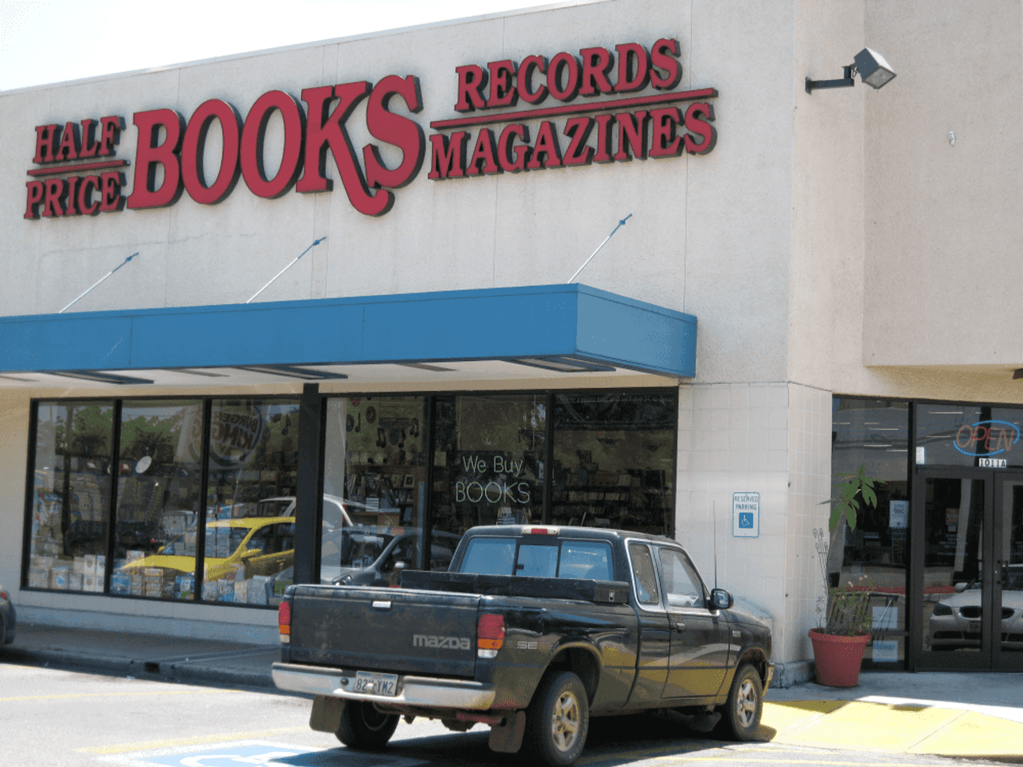 Half Price Books Montrose exterior
