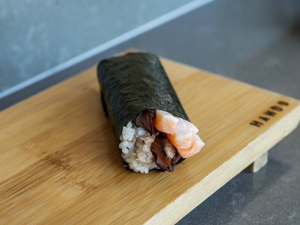 Hando king salmon hand roll