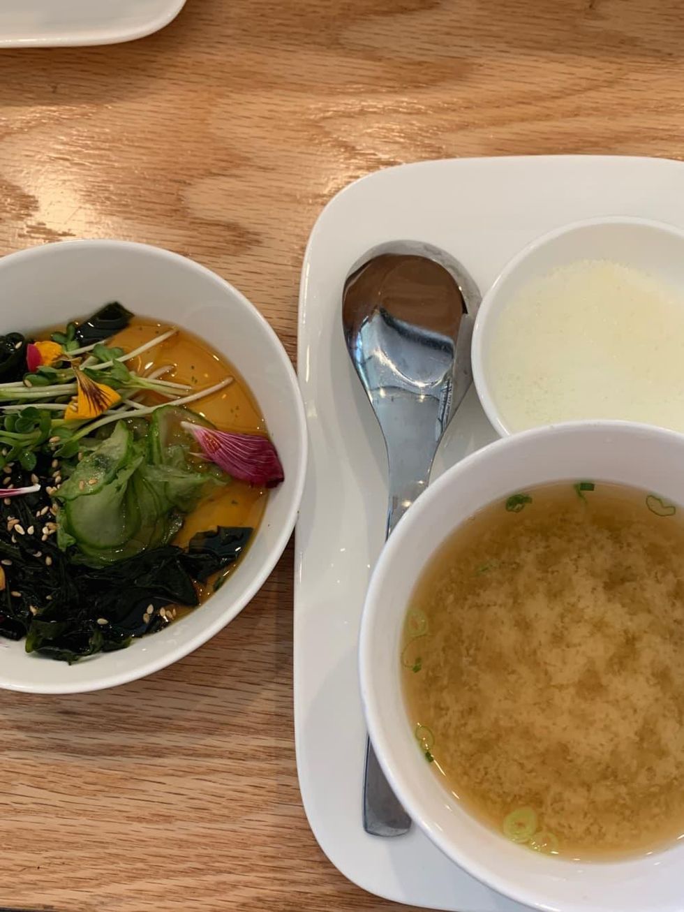 Hando soup and salad