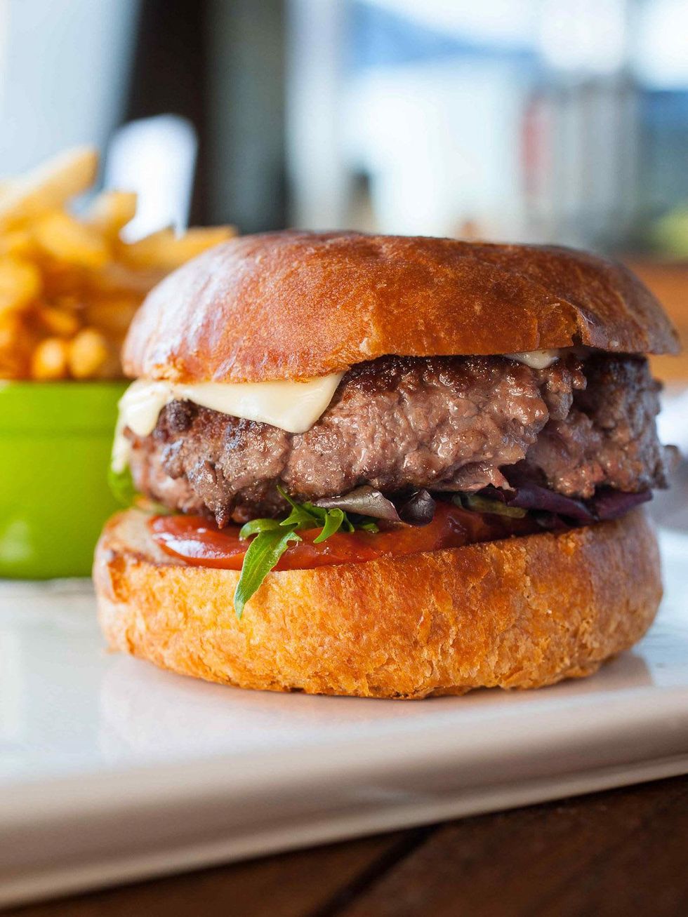happy hour House Ground Burger at \u00c9toile Cuisine et Bar