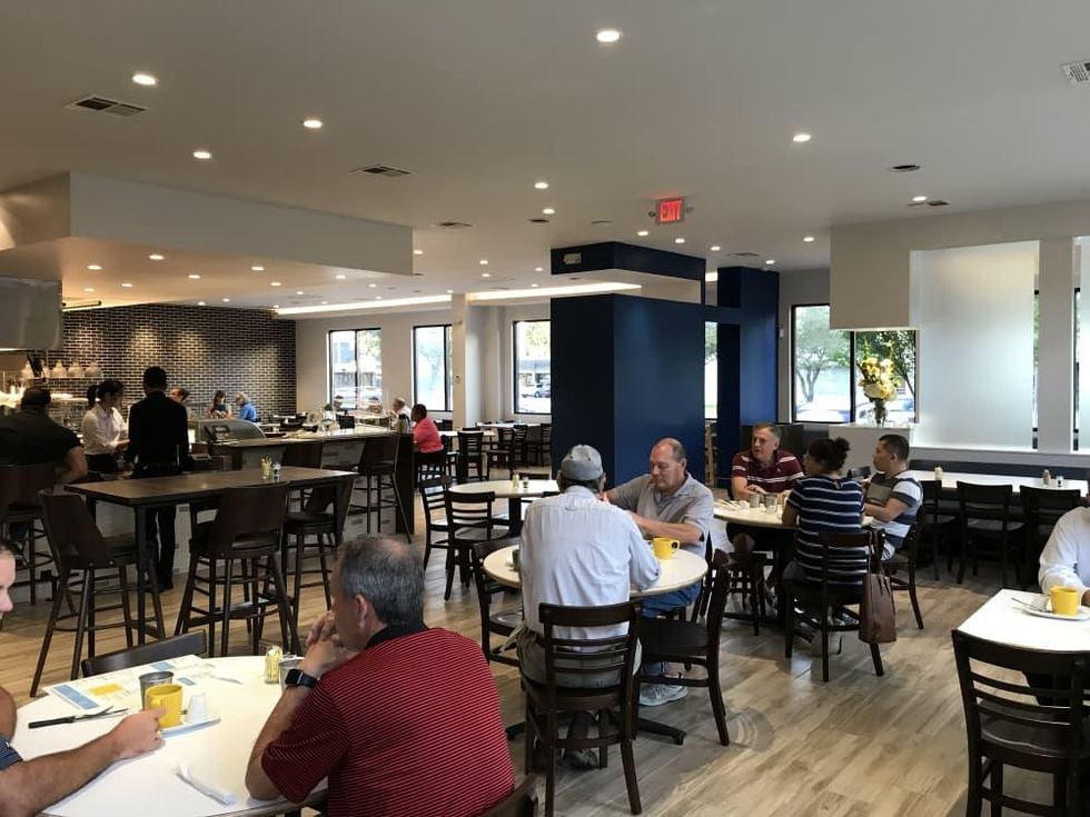 Harry's Restaurant dining room