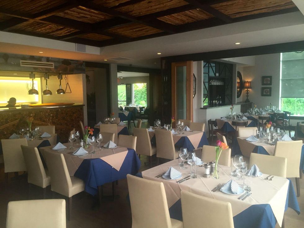 Harwood Grill dining room