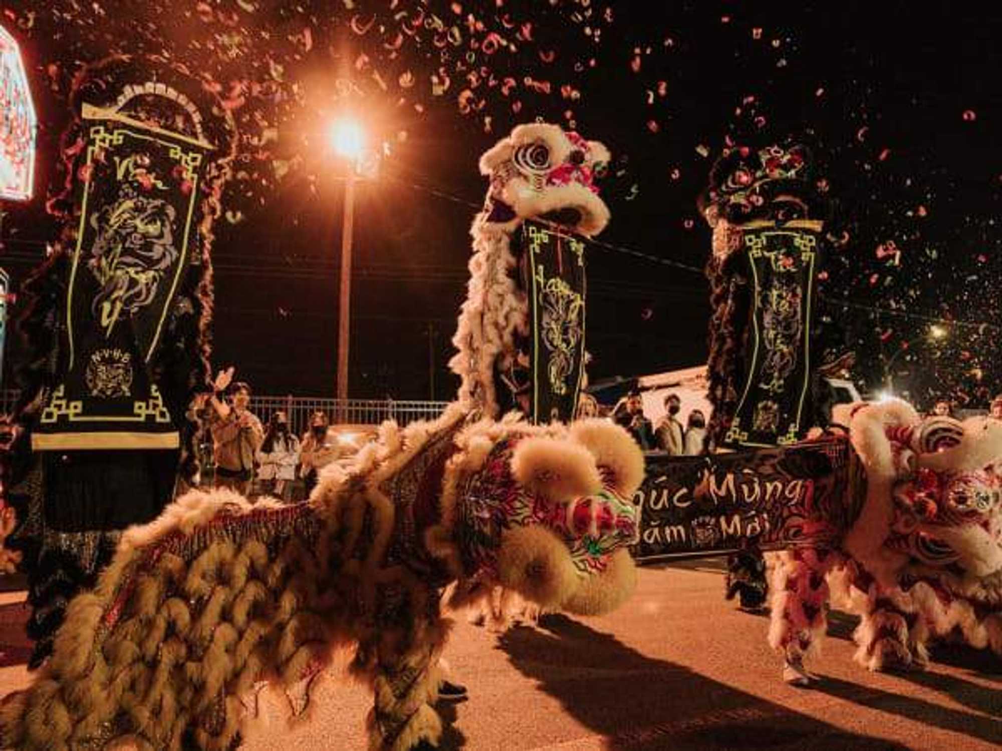 Have a Nice Day lunar new year market dragon dance