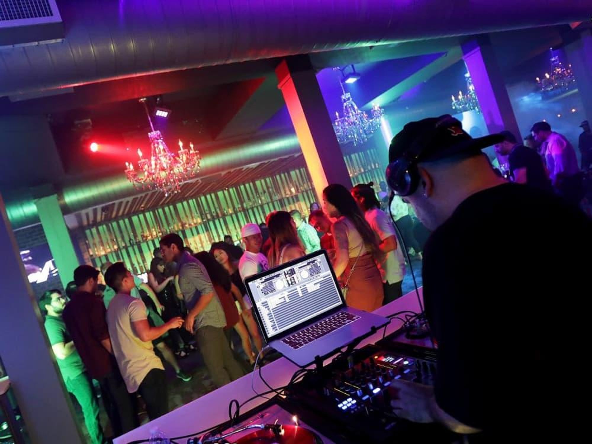 Henke & Pillot Houston DJ club crowd dance