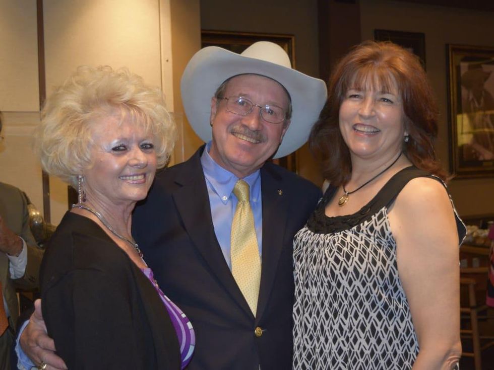 Rodeo supporters turn out to honor five energetic women who are real ...