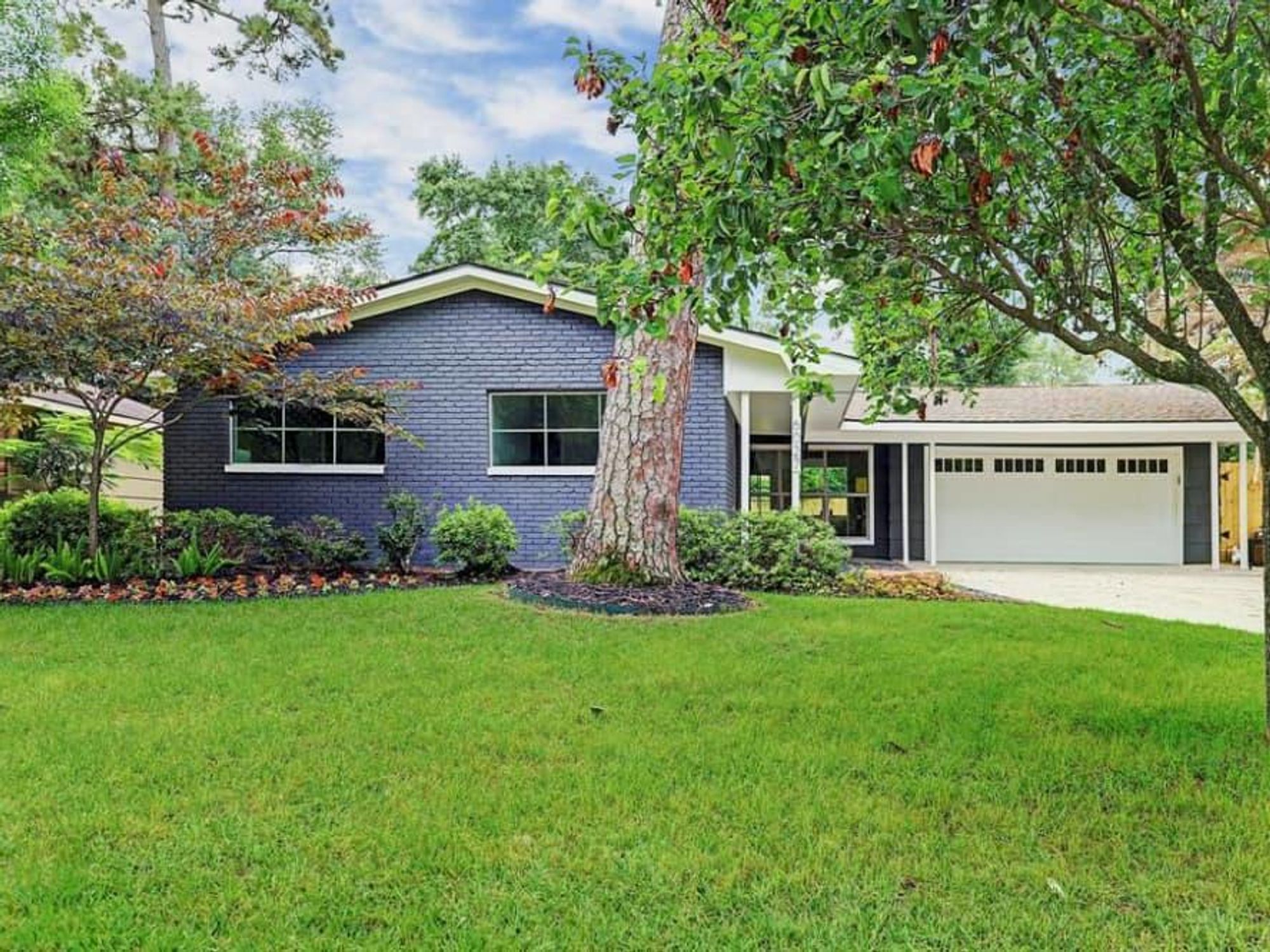Home for sale in Houston's Lazybrook/Timbergrove neighborhood