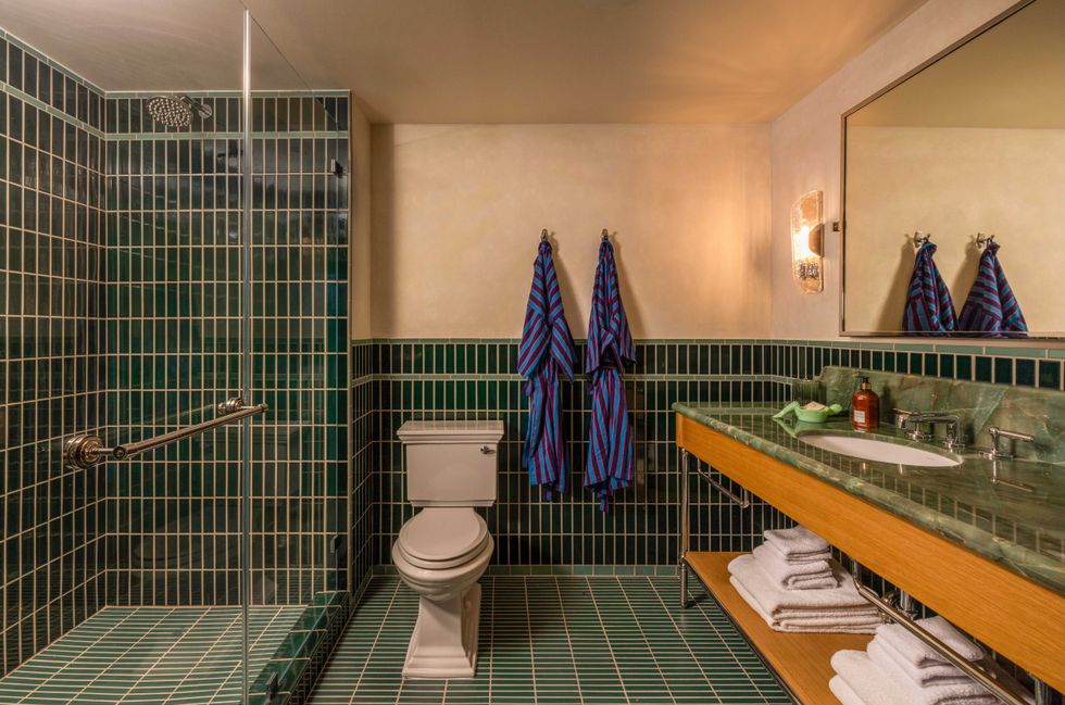 Hotel Daphne bathroom