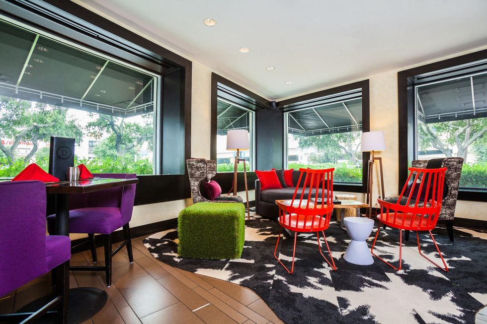 Hotel Derek Revolve Interior