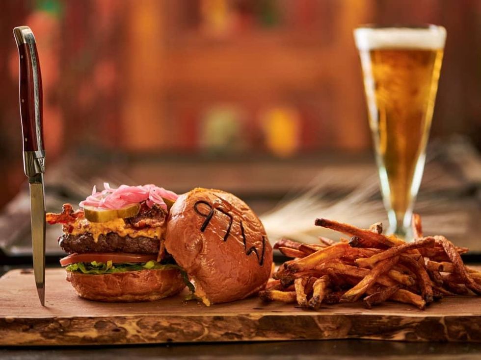 Hotel Drover, 97 West burger