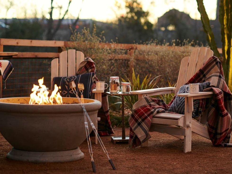 Hotel Drover backyard fire pit