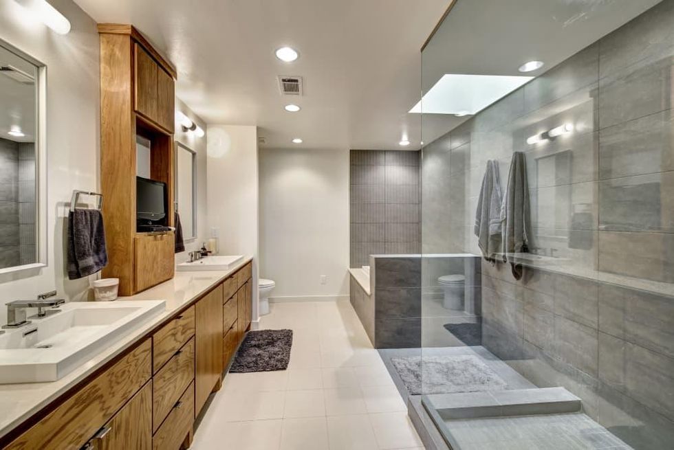 Houston, 1203 Berthea, September 2015, master bathroom