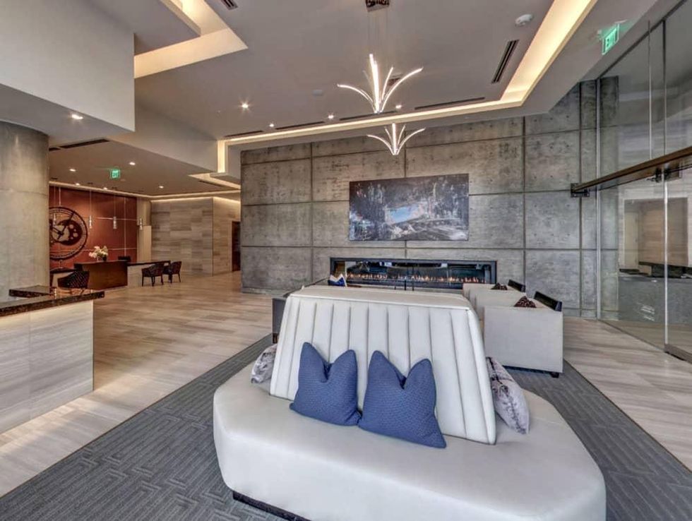 Houston, Aris Market Square, December 2017, Lobby