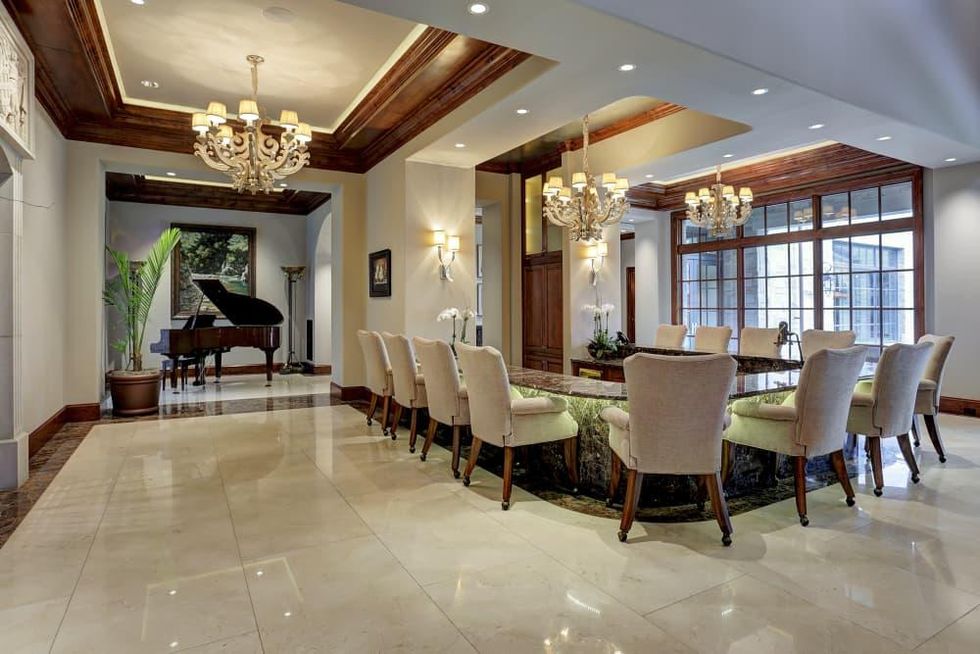 Houston, Buckingham 527, June 2015, bar