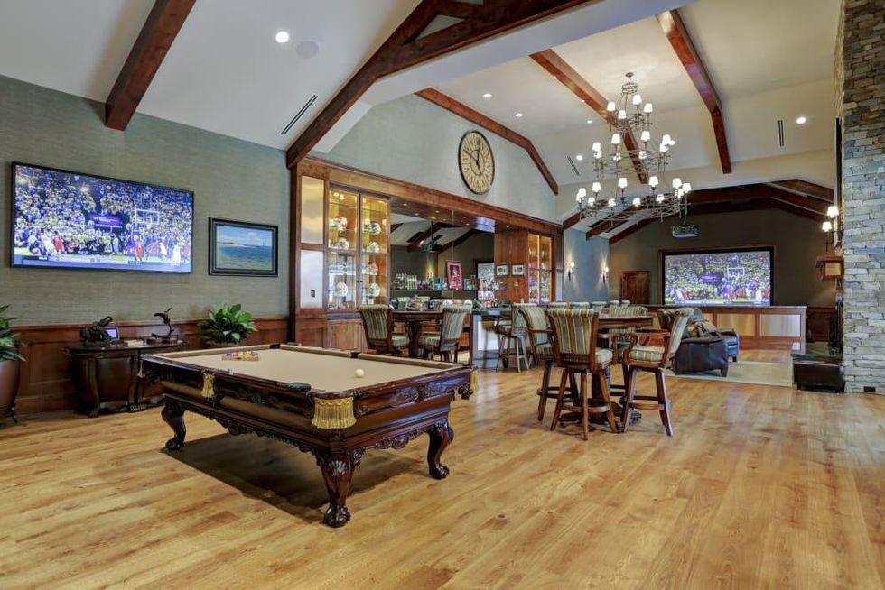 Houston, Buckingham 527, June 2015, game room