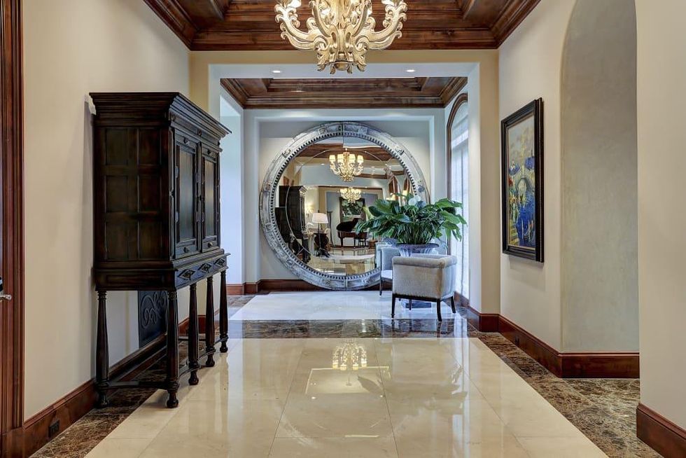 Houston, Buckingham 527, June 2015, hall