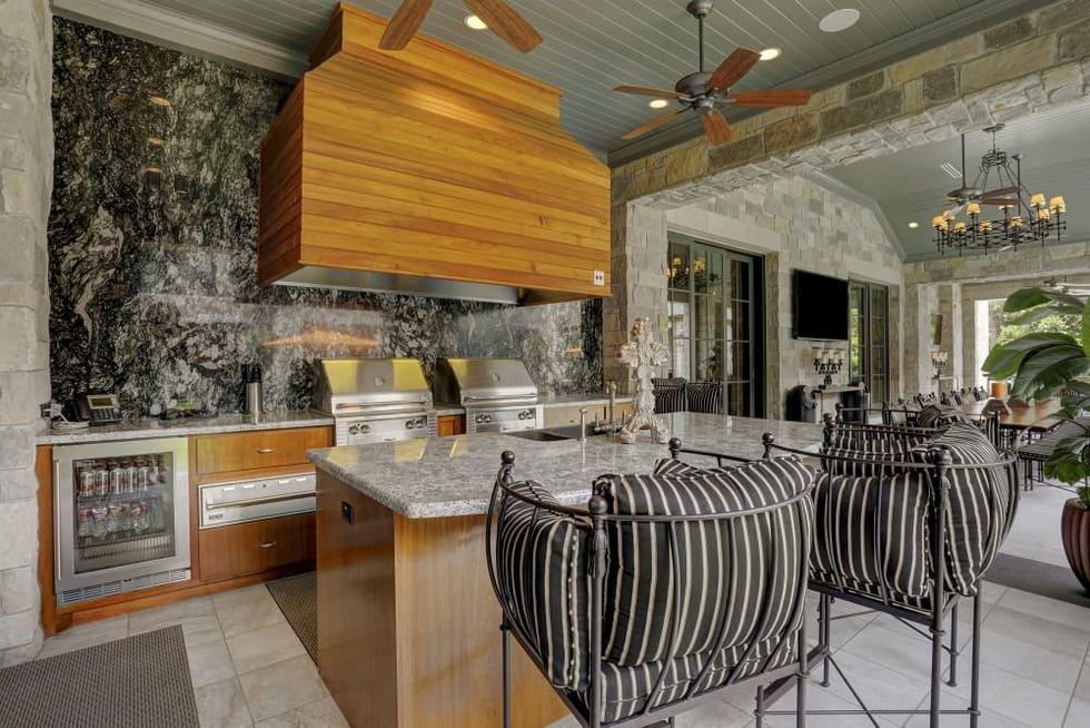 Houston, Buckingham 527, June 2015, Kitchen island