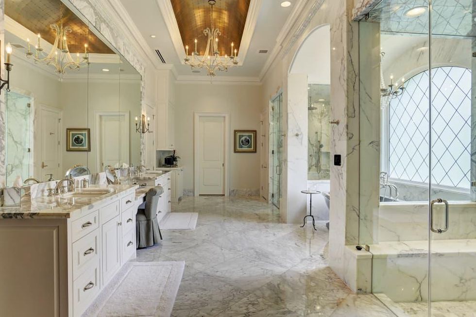 Houston, Buckingham 527, June 2015, Master bath